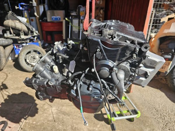 motor suzuki gsr 750