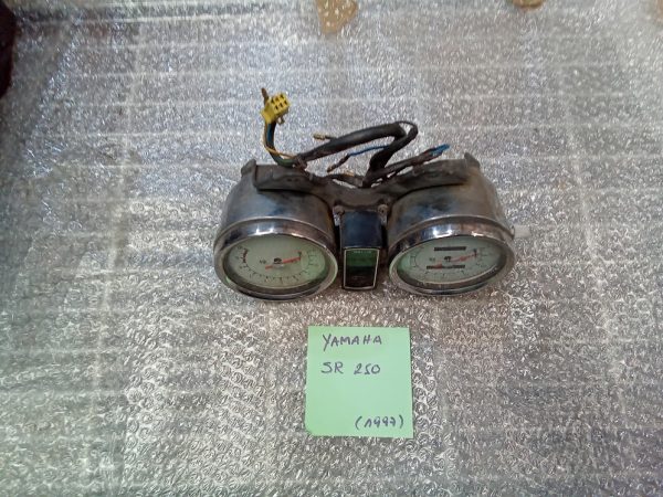 marcador Cuadros Relojes cuenta kilometros Yamaha SR 250