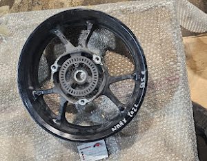 20250214_184909 LLANTA DELANTERA YAMAHA NMAX 125