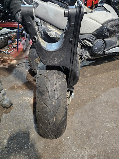 20250321_153630(0) TREN TRASERO HONDA CB1000R