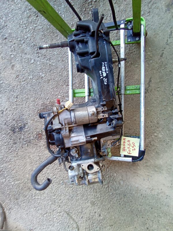 Motor honda forza 250