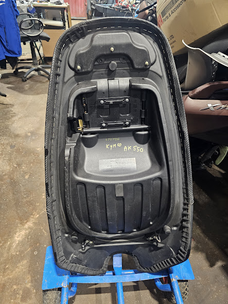20251225_173023 asiento sillon kymco ak 550