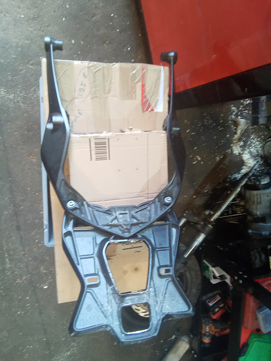 SOPORTE BAUL ORIGINAL YAMAHA MT09 TRACER 2021