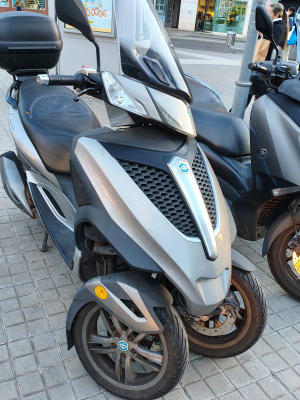 40881990-5042-4b1d-9978-609592e5e63f PIAGGIO MP3 YOURBAN 300