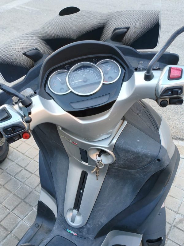 44f42a6f-bc0e-406d-a077-11a1d5b2bf07 PIAGGIO MP3 YOURBAN 300