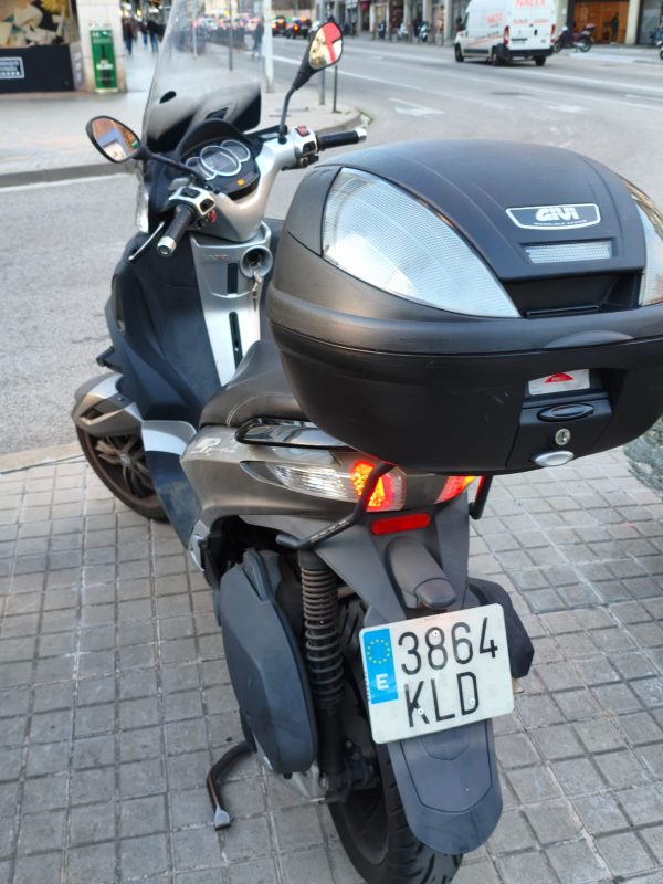 b389f91e-80b2-4272-95ec-a97a33d05ae6 PIAGGIO MP3 YOURBAN 300