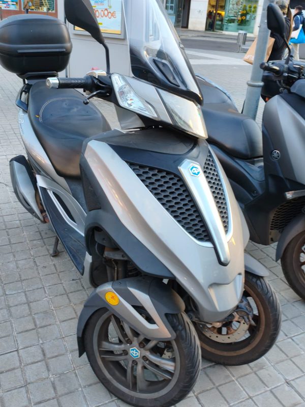bec311a6-38c3-4a88-989e-1449f41134d4 PIAGGIO MP3 YOURBAN 300