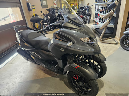 YAMAHA TRICITY 300